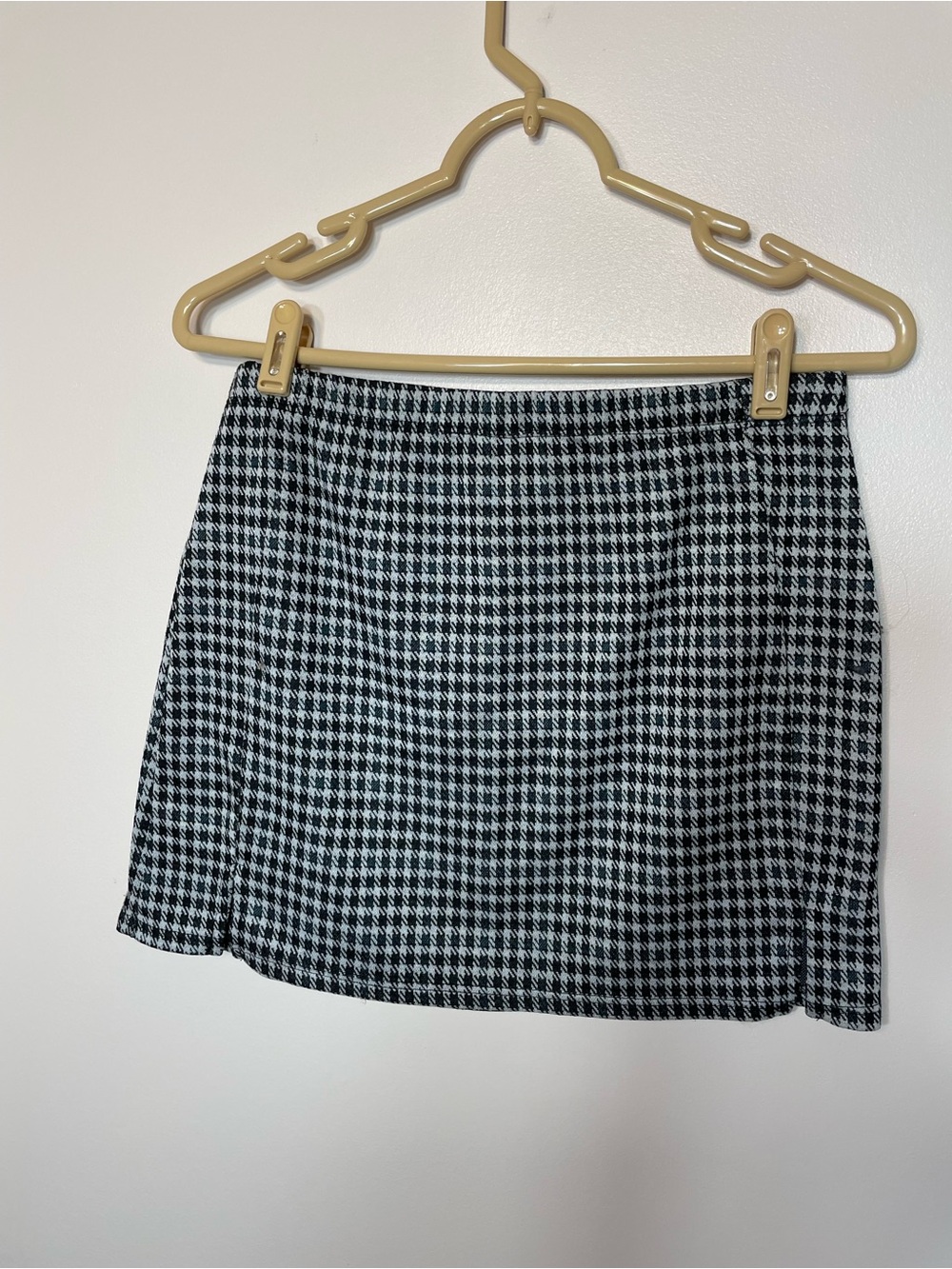 Olivia Rae Black & White Houndstooth Mini Skirt